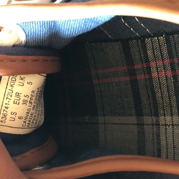 Levi’s Canvas Lace Up Sneaker - Picture 5 of 6